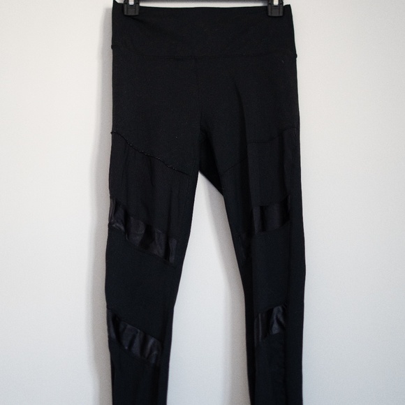 Fabletics powerhold leggings with mesh - Picture 5 of 5